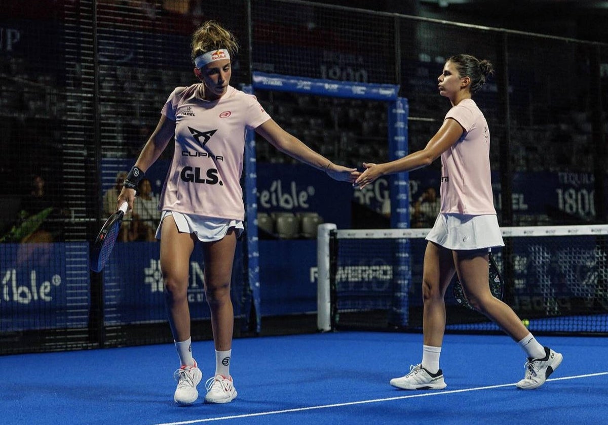 Bea González y Delfi Brea, en su partido de octavos.