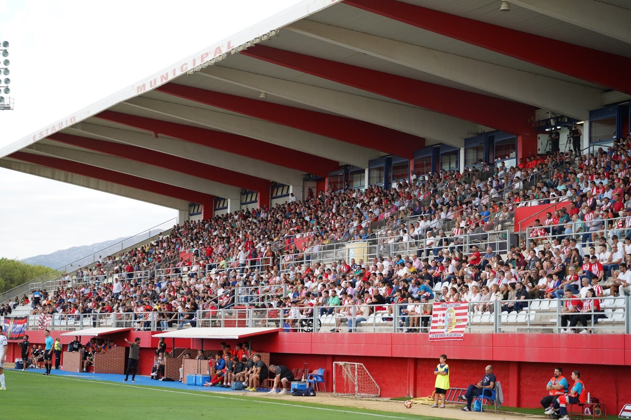 Panorámica de la grada de Tribuna del estadio del Algeciras, el Nuevo Mirador.