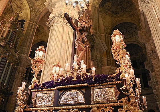 El Cristo de la Clemencia hizo estación de penitencia en la Catedral.