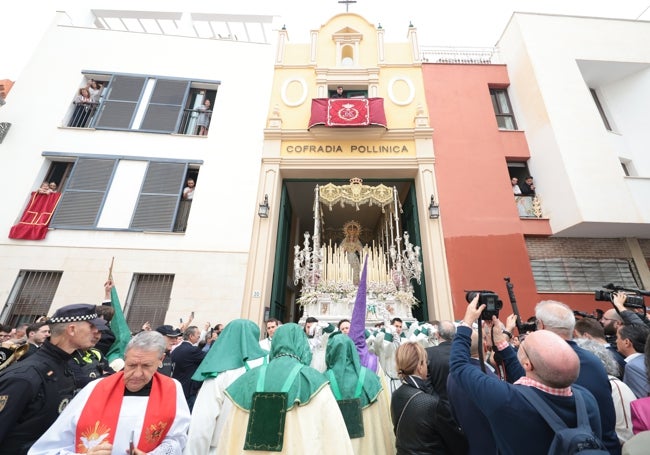 Salida de la Virgen del Amparo.