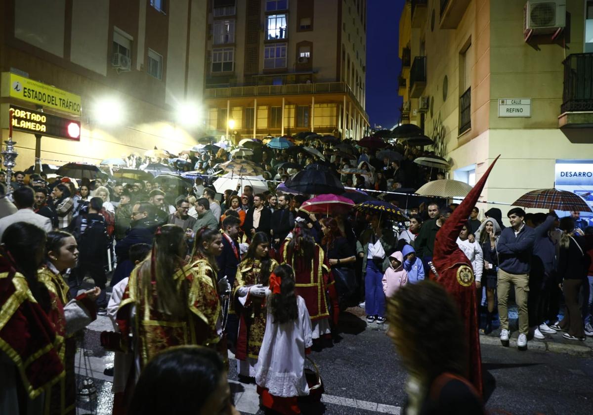 Paraguas en el centro de Málaga, este domingo por la tarde.