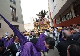 El trono de la Pollinica, en la calle Parras.