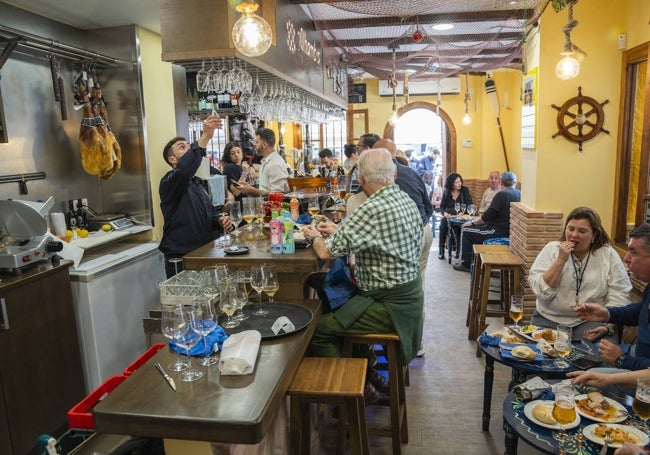 Interior del nuevo local abierto en El Palo.