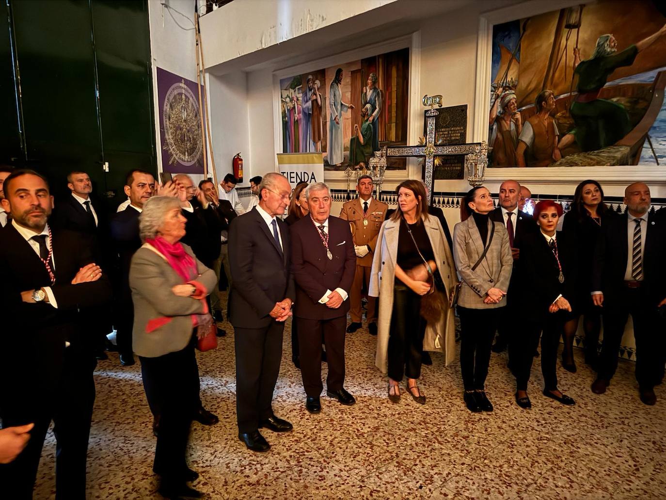 Cofradía de Nazarenos de Nuestro Padre Jesús Cautivo y María Santísima de la Trinidad.