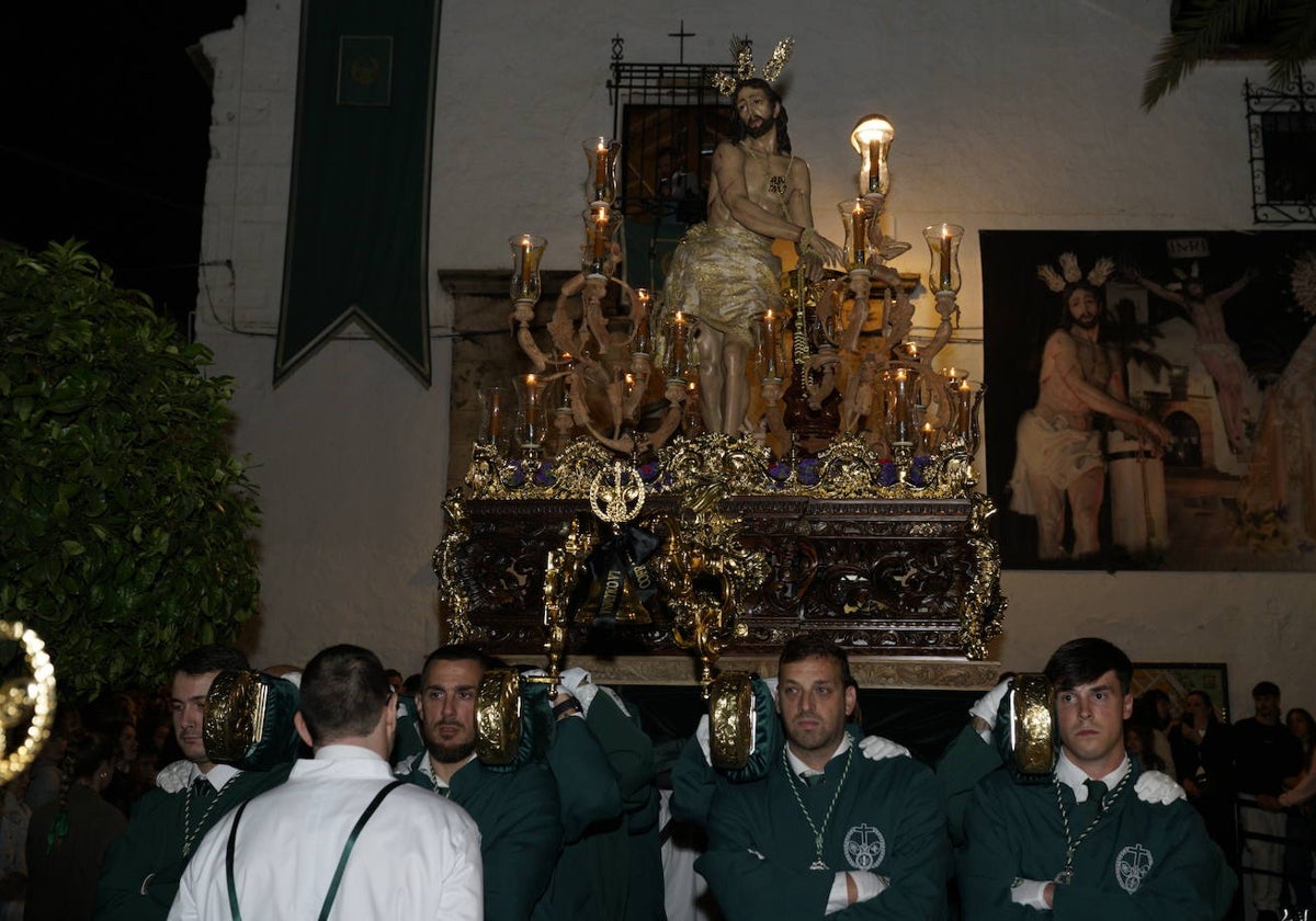 El Cristo Atado a la Columna recorre las calles del Barrio Alto de Marbella