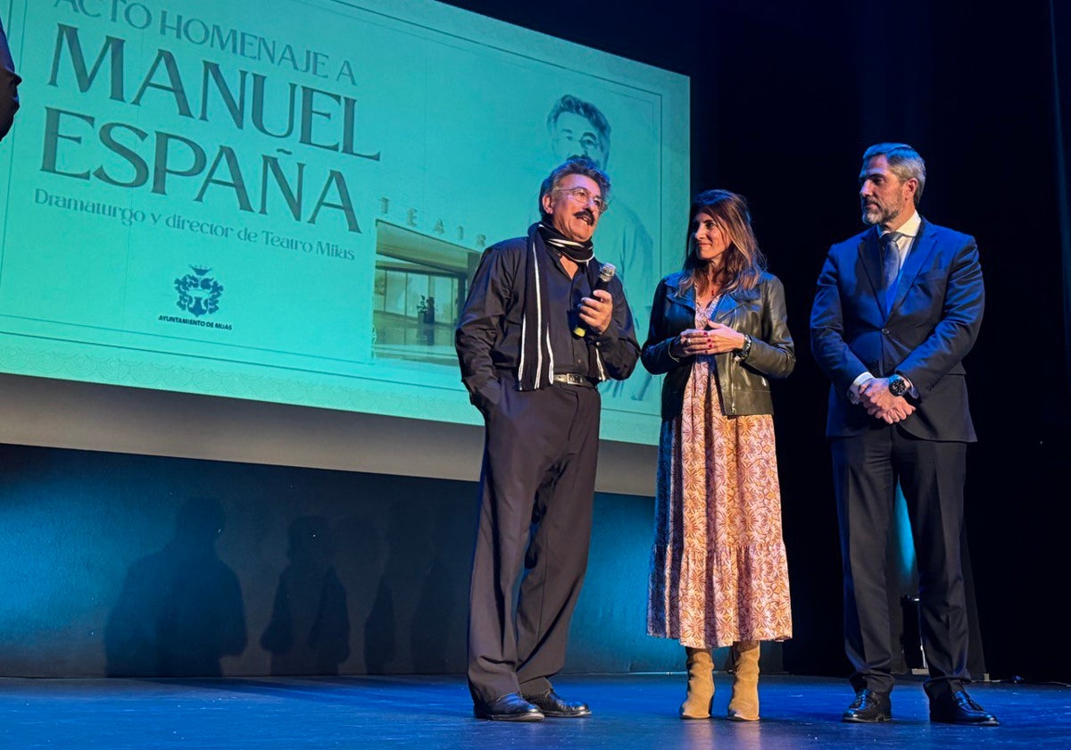 El teatro de Las Lagunas de Mijas ya lleva el nombre de Manuel España