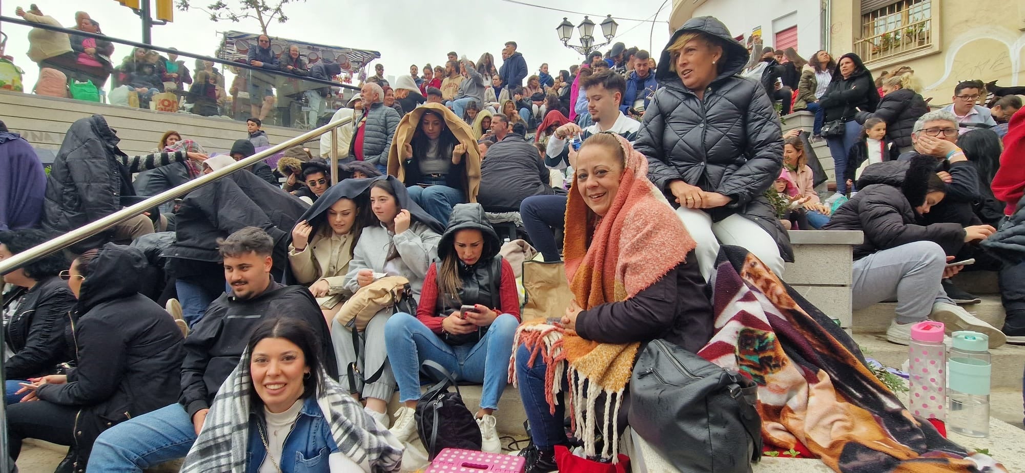 Caen gotas en la Tribuna de los pobres. Martes Santo