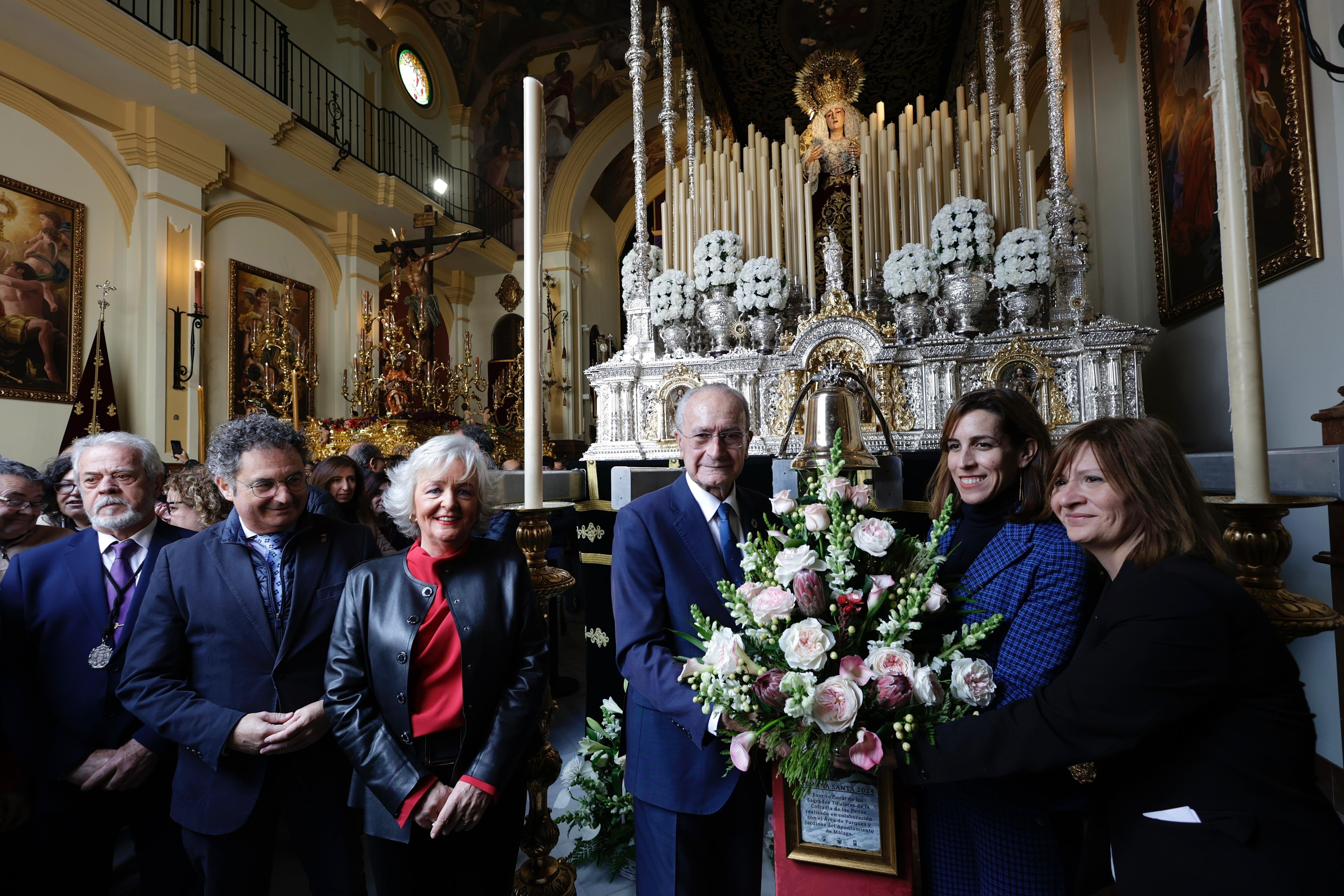 Ofrenda floral a la Virgen de las Penas. Martes Santo de Málaga