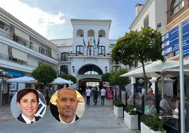 Los arcos del Ayuntamiento de Nerja, donde tuvieron lugar los hechos el pasado Domingo de Ramos, y sobreimpresionadas, imágenes de los dos agentes que actuaron.