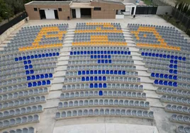 Imagen del patio de butacas del Auditorio Municipal, con los nuevos asientos con respaldo.