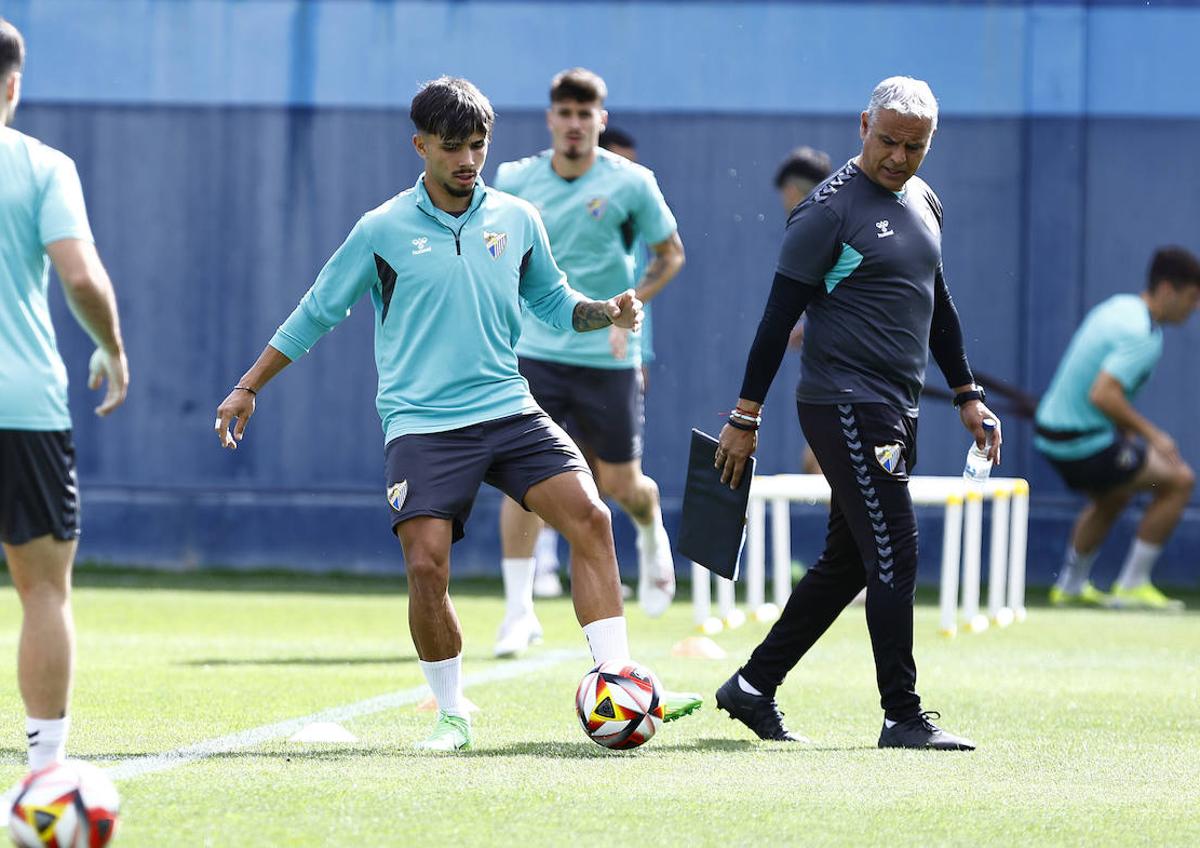 Imagen secundaria 1 - Dioni, Kevin y Pellicer, esta semana en un entrenamiento del Málaga.