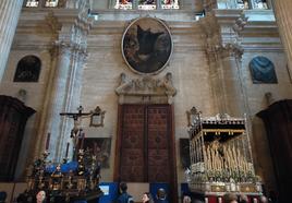 Las imágenes de la Archicofradía de los Dolores, en sus tronos, en el trascoro de la Catedral.