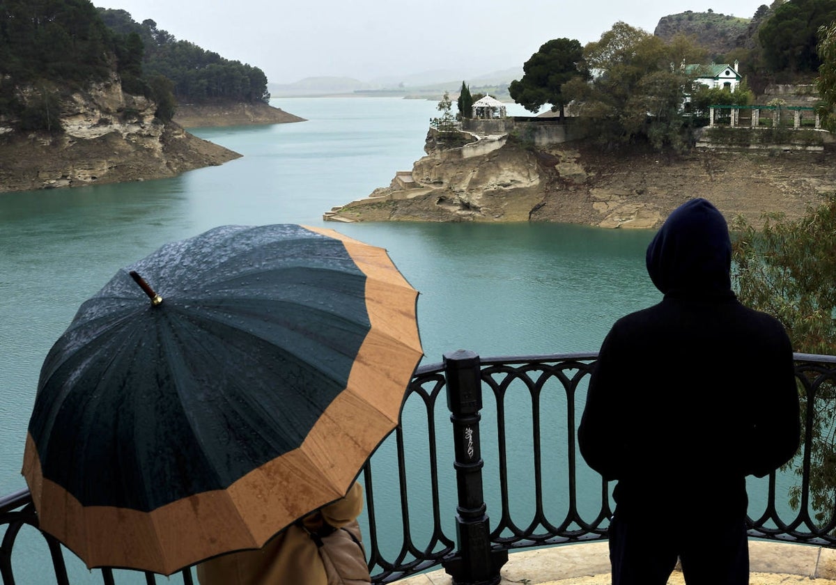 Las últimas lluvias alejan el fantasma de las restricciones en Málaga y la Costa este verano