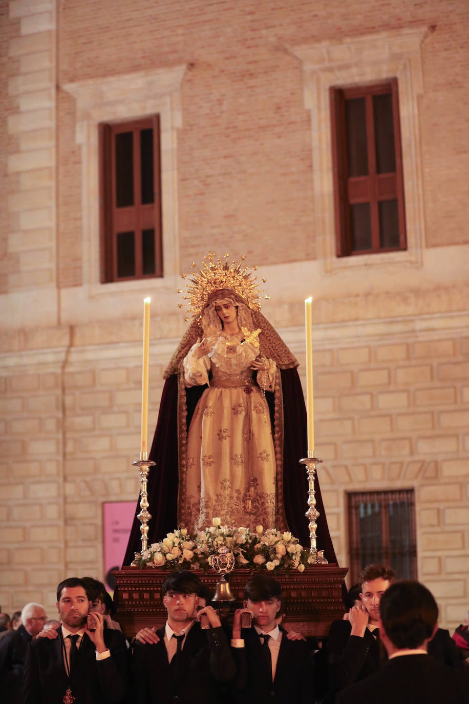 Huerto, Estudiantes y Sepulcro volvieron a sus sedes canónicas este Lunes de Pascua ante los fieles devotos que no quisieron perderse los últimos traslados de esta atípica Semana Santa