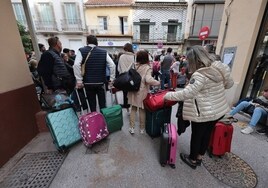 Turistas en Málaga, tras sus estancias en Semana Santa.