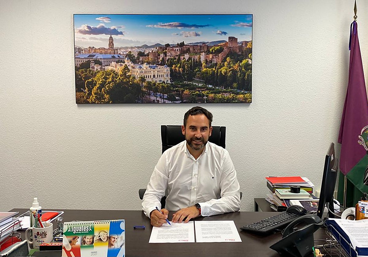 Dani Pérez, en su despacho del Ayuntamiento de Málaga.