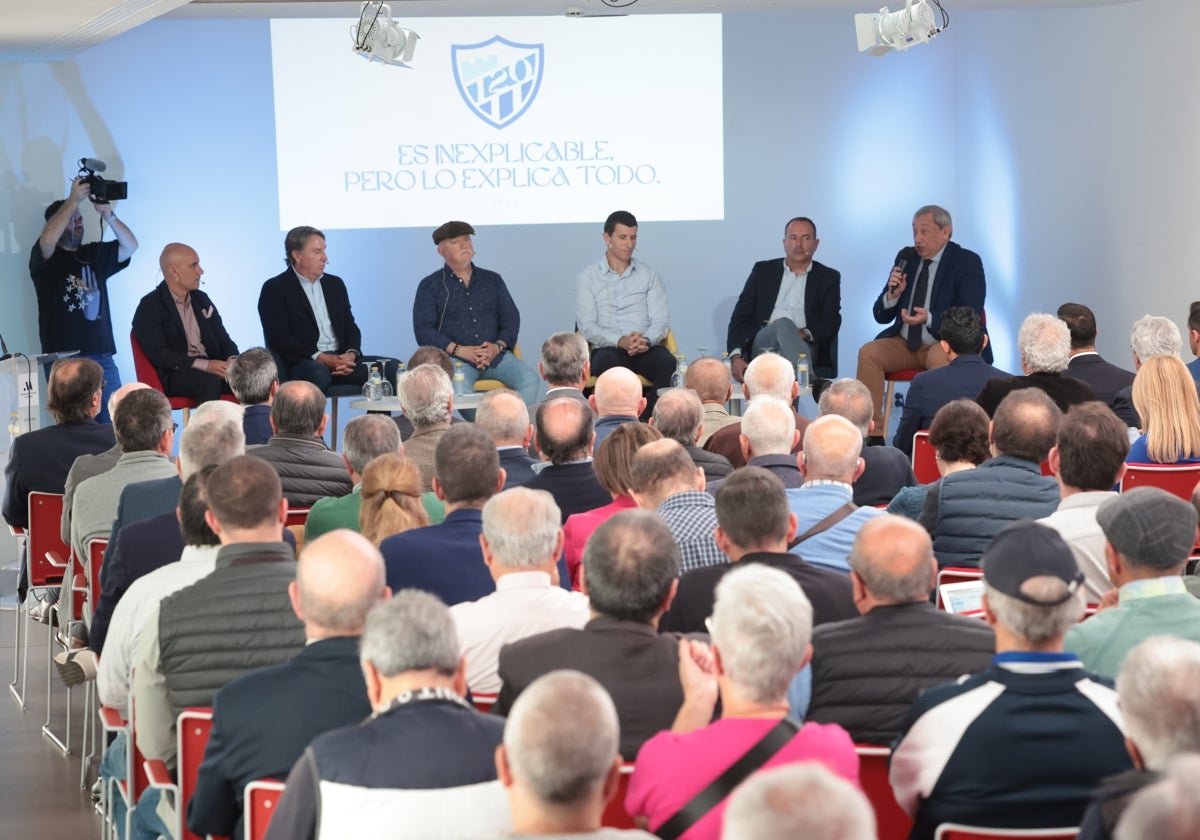 Movilla, Esteban Vigo, Ismael Díaz, Javi Gracia, Manuel Castillo y Antonio Méndez, durante la charla.