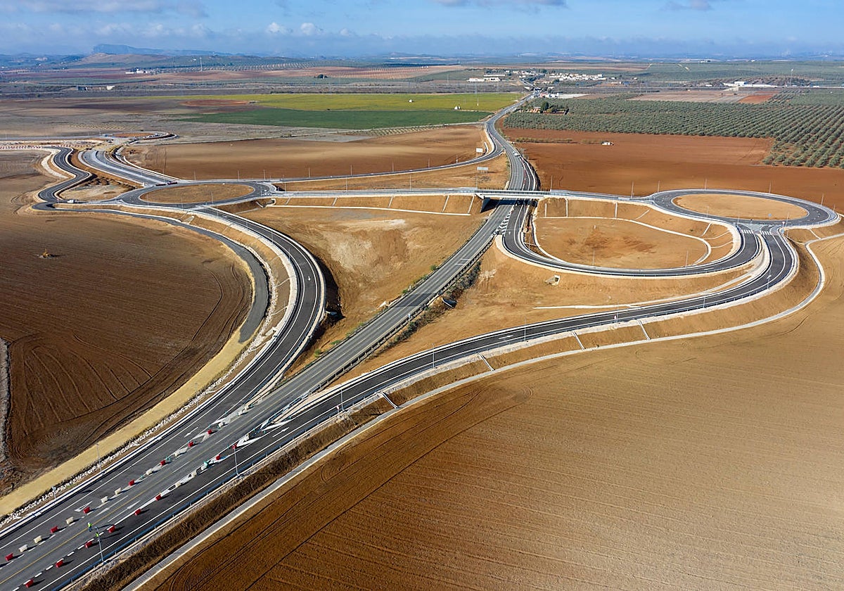 Vista aérea de los terrenos recién urbanizados del Puerto Seco en Antequera.