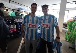 Mucha expectación en La Rosaleda esta mañana de jueves por la nueva camiseta.