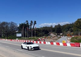 Carretera de Istán cortada por obras.