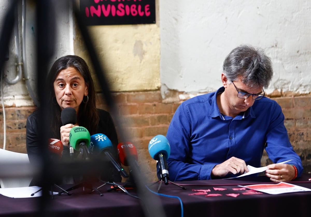 Amanda Romero y Florencio Cabello, miembros del equipo de la Casa Invisible.