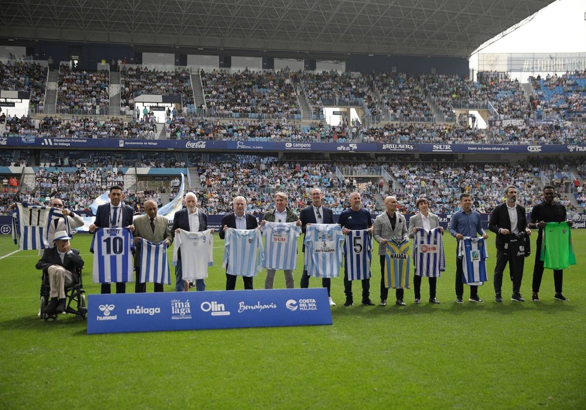 De izquierda a derecha: Bernardi, Basti, Ben Barek, Pepe Álvarez, Juan Carlos Pérez Frías, Esteban Vigo, Merino, Juanma, Movilla, Isa Guerrero, Valcarce, Fernando Sanz y Kameni.