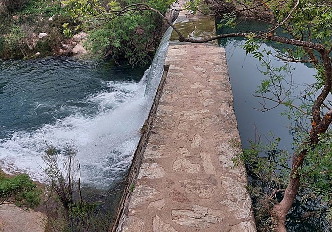 Vista desde la parte superior del dique.