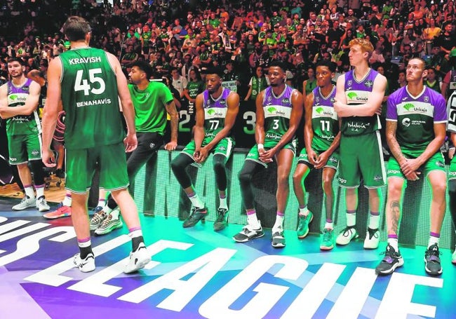 La decepción de los jugadores del Unicaja en la Final Four de la Champions el año pasado.