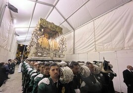 Imagen del trono de la Virgen de la Esperanza, este pasado Jueves Santo en Vélez-Málaga.
