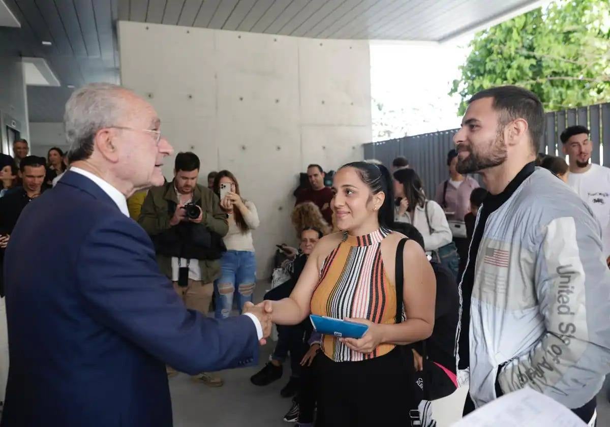 Entrega de llaves de una de las últimas promociones de VPO en alquiler impulsadas por el Ayuntamiento.