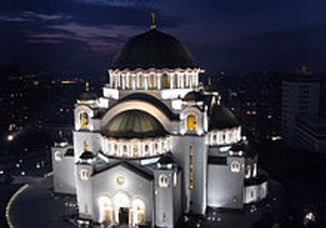 Imagen nocturna de la Catedral de Sava.