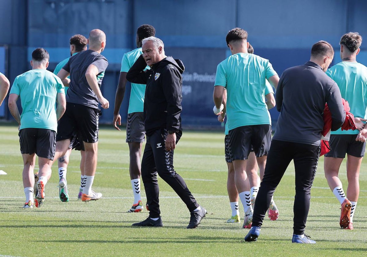 Pellicer junto a sus jugadores en un entrenamiento de esta semana.