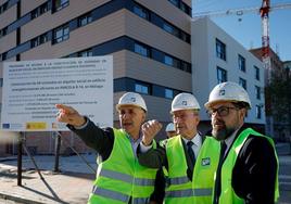 El alcalde visa el millar de viviendas que impulsa en el barrio Universidad de Málaga