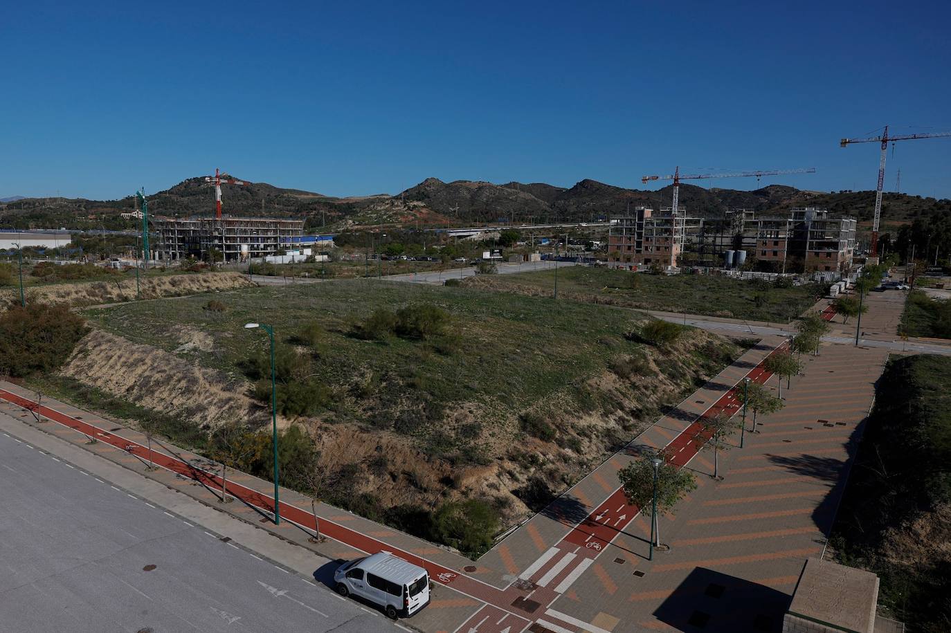 El alcalde visa el millar de viviendas que impulsa en el barrio Universidad de Málaga