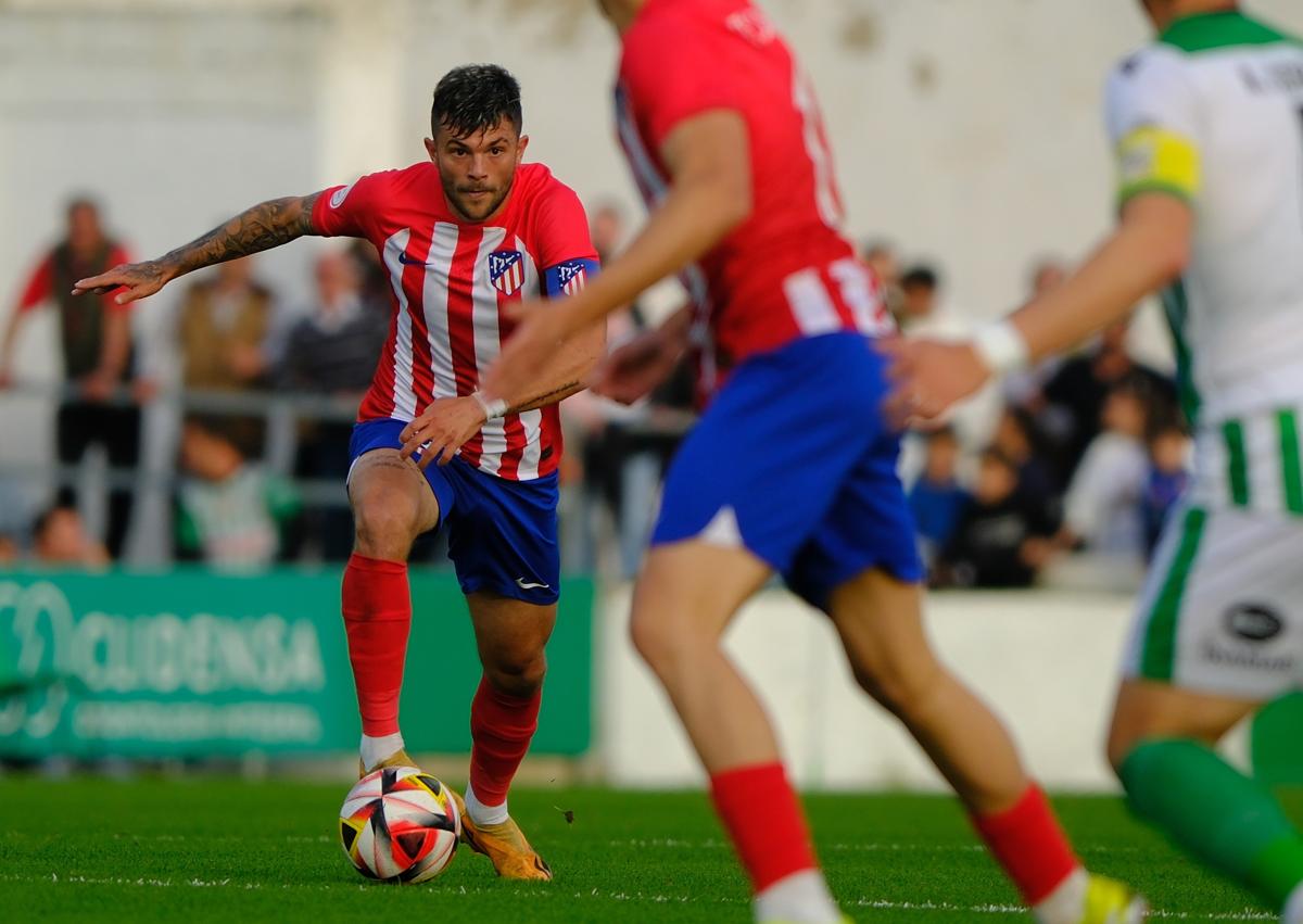 Imagen secundaria 1 - Imágenes de Sergio Guerrero 'Mini' con el Málaga y el Atlético de Madrid.