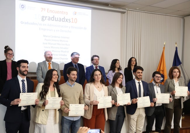 Los 10graduxs10 del doble grado en Administración y Dirección de Empresa y en Derecho.