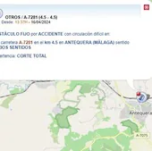 El vuelco de un camión provoca el cierre total de la A-7281 en Antequera