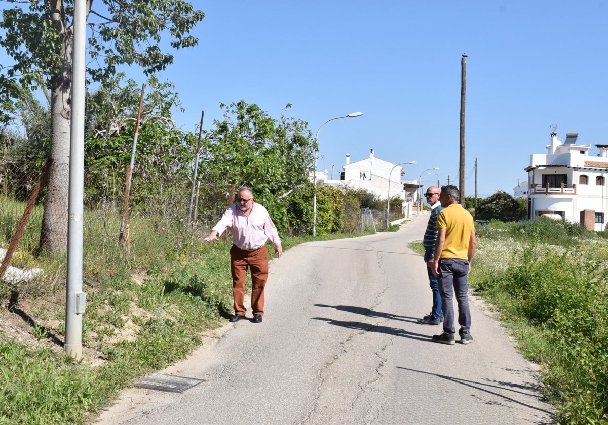 Visita a los terrenos de los responsables municipales.