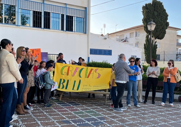 Isabel Alba, la primera por la derecha, en el acto celebrado en el patio del centro el pasado lunes.