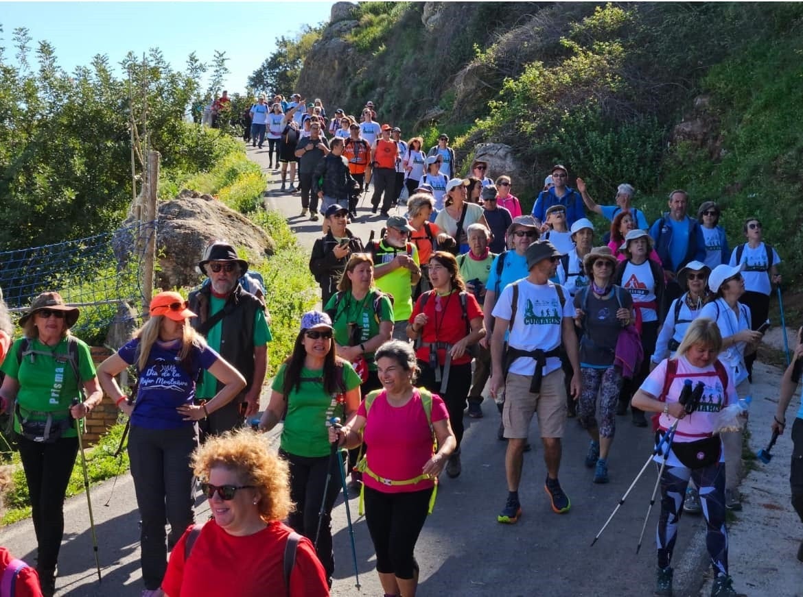 Imagen del I Encuentro Provincial del Senderista y Montañero en Comares.