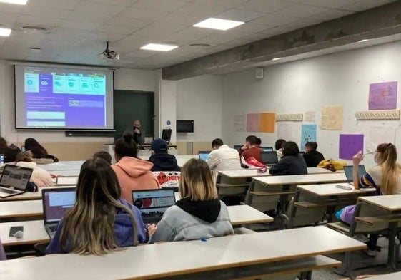 La mitad de los universitarios que tira la toalla el primer año se cambia a otra carrera