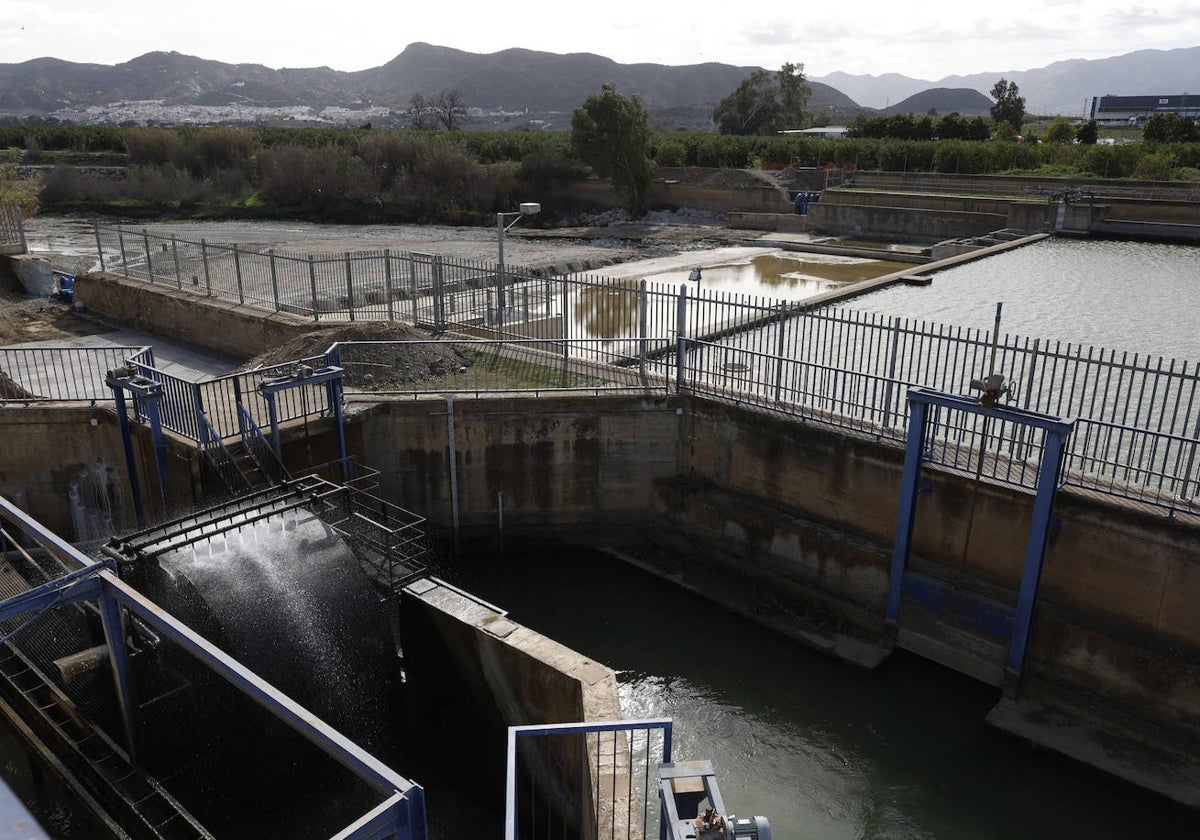 Imagen del azud de Aljaima, infraestructura que aprovecha el caudal del Grande una vez que llega al Guadalhorce pero que no almacena.