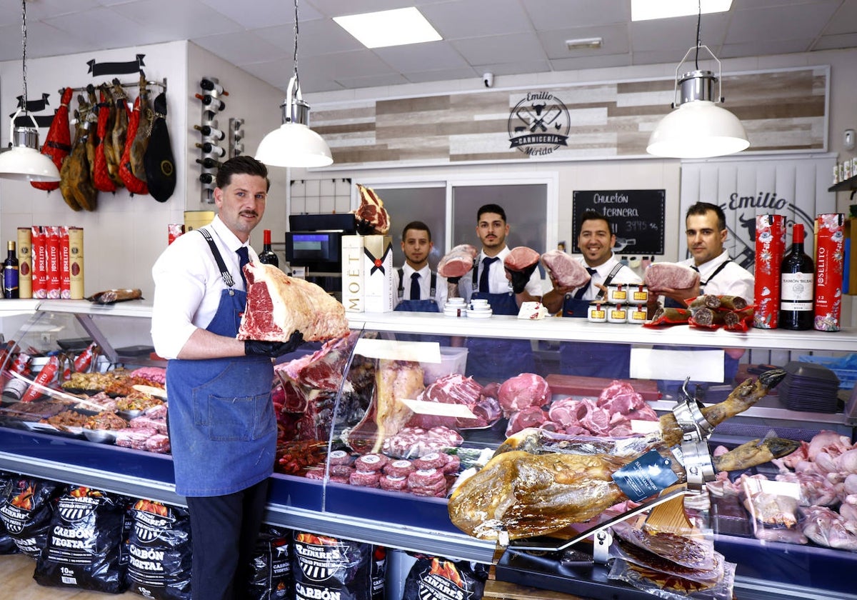 La carnicería Emilio Mérida está en el Camino de Colmenar, en la zona de Fuente Olletas.