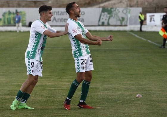 Luismi Gutiérrez celebra su tanto ante el Sanluqueño.