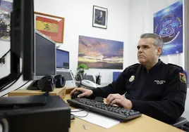 Andrés Román, en su despacho de la Comisaría Provincial.