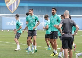 Jugadores del Málaga durante un entrenamiento de la semana.