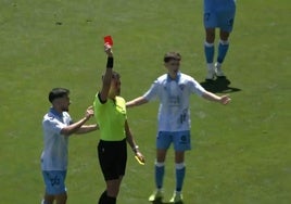 Las jugadas polémicas del Málaga-Murcia: la roja a Ferreiro y el posible penalti sobre Víctor García