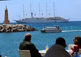 El crucero de vela Club Med 2 abandona Marbella y pone rumbo al Adriático