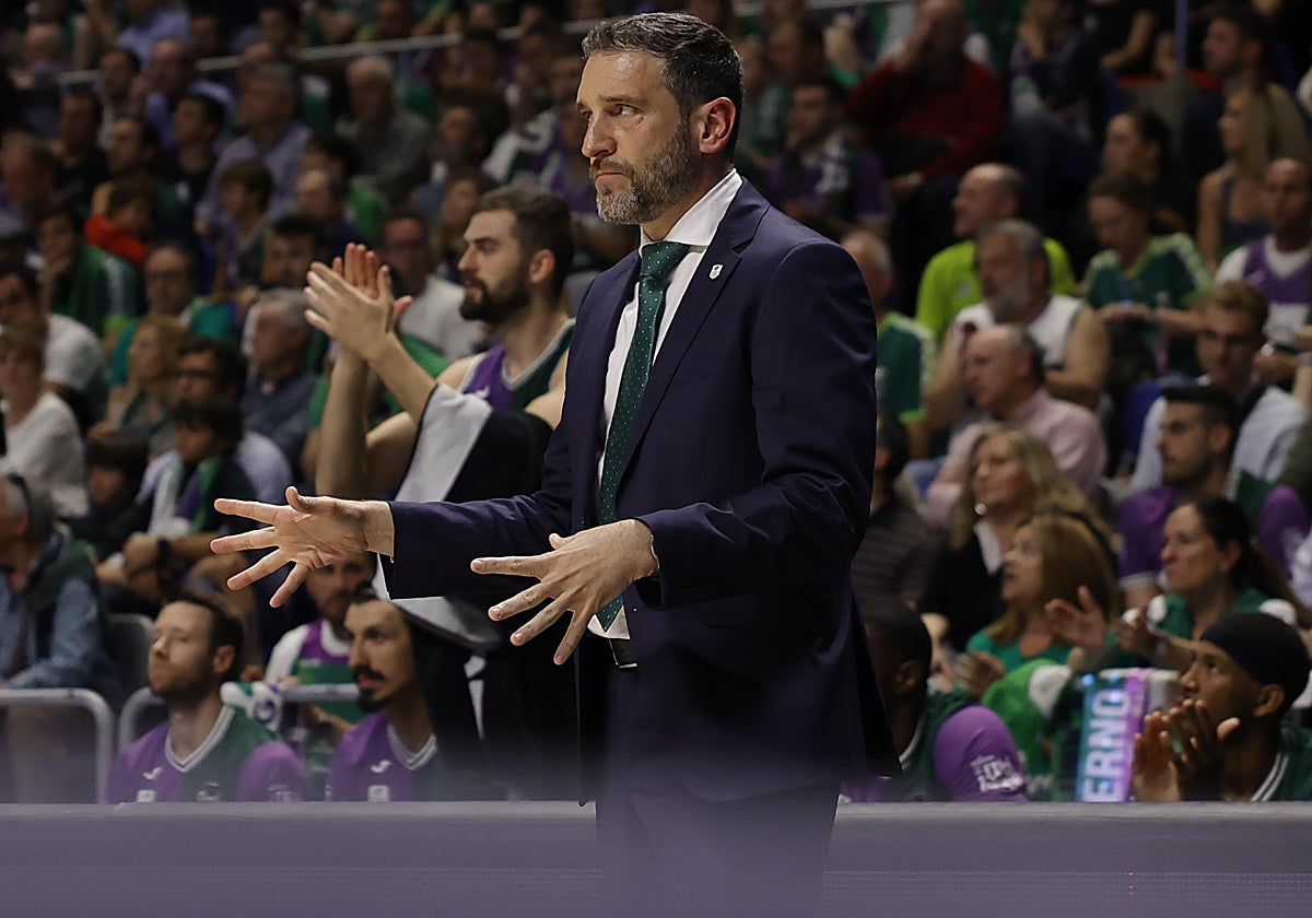 Ibon Navarro, concentrado durante el encuentro.