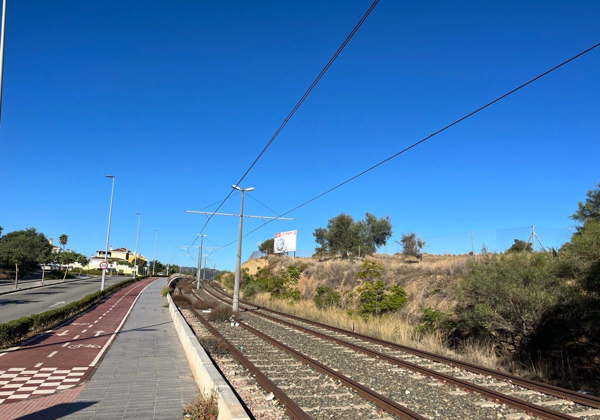 Imagen de archivo de la infraestructura tranviaria a la altura del Hospital Comarcal de la Axarquía.